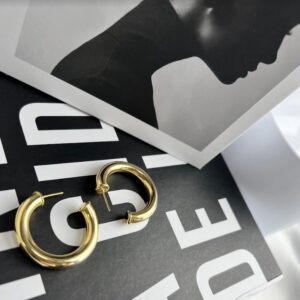 ARGOLA HAILEY DOURADA TUBO | BANHO OURO 18K | TAM M