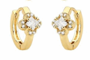 Argola Trevo Cravejada "P" | Banho Ouro 18k